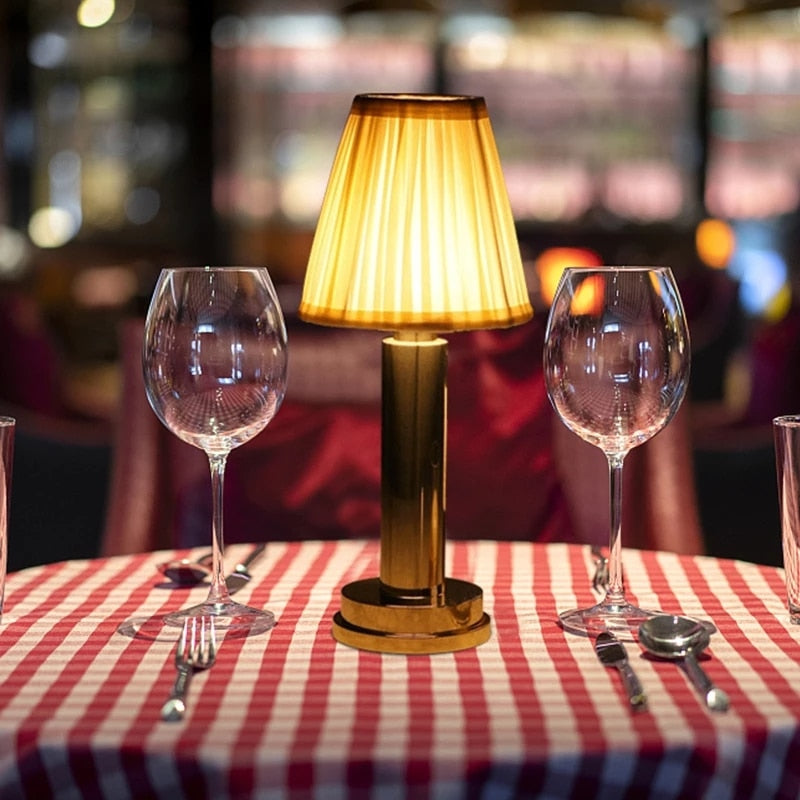 Lampe de table Retro™ by Eevero